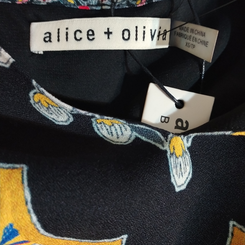 Alice + Olivia Moore Flutter Sleeve Dress - Picture 14 of 16